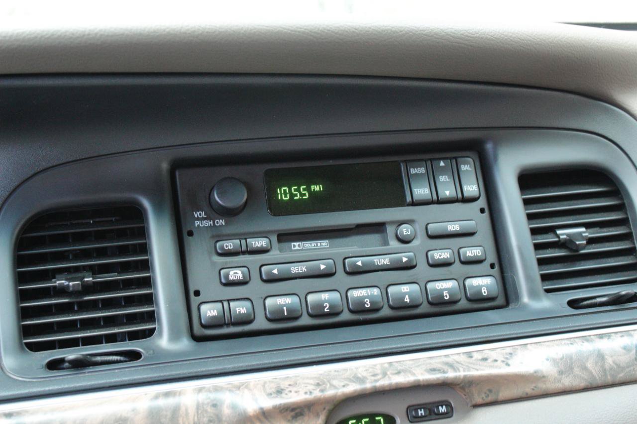 Used 1999 Ford Crown Victoria LX RWD image 53