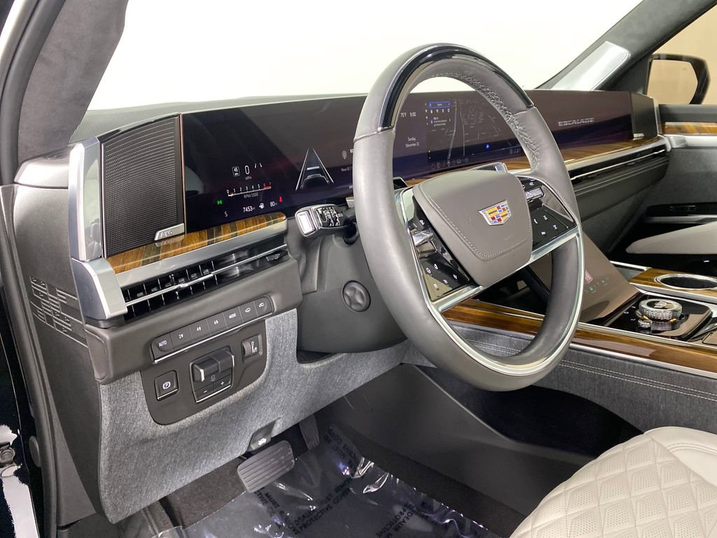 Used 2025 Cadillac Escalade ESV Sport Platinum w/ LPO, ONYX Package image 11