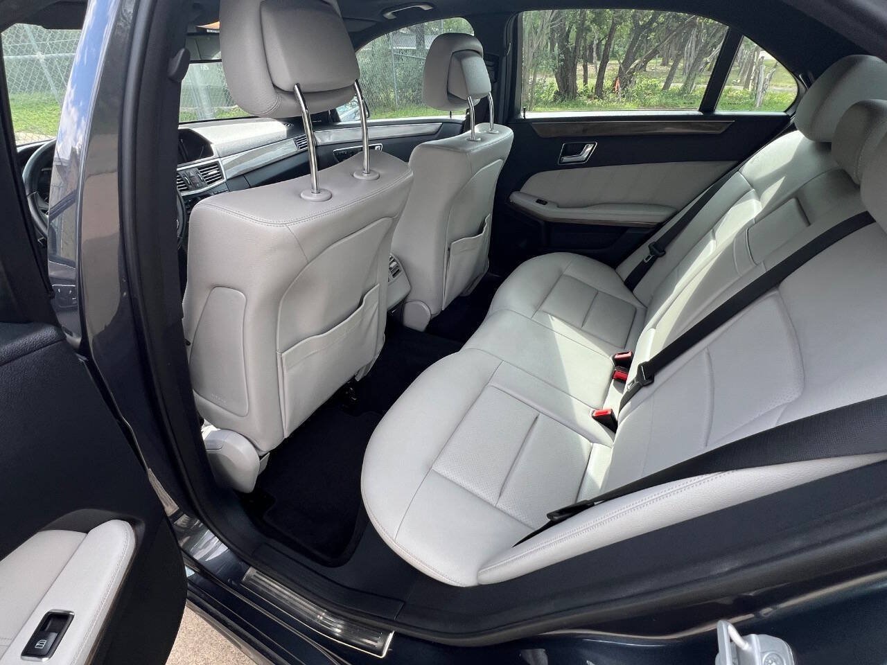Used 2010 Mercedes-Benz E 350 Sedan image 20