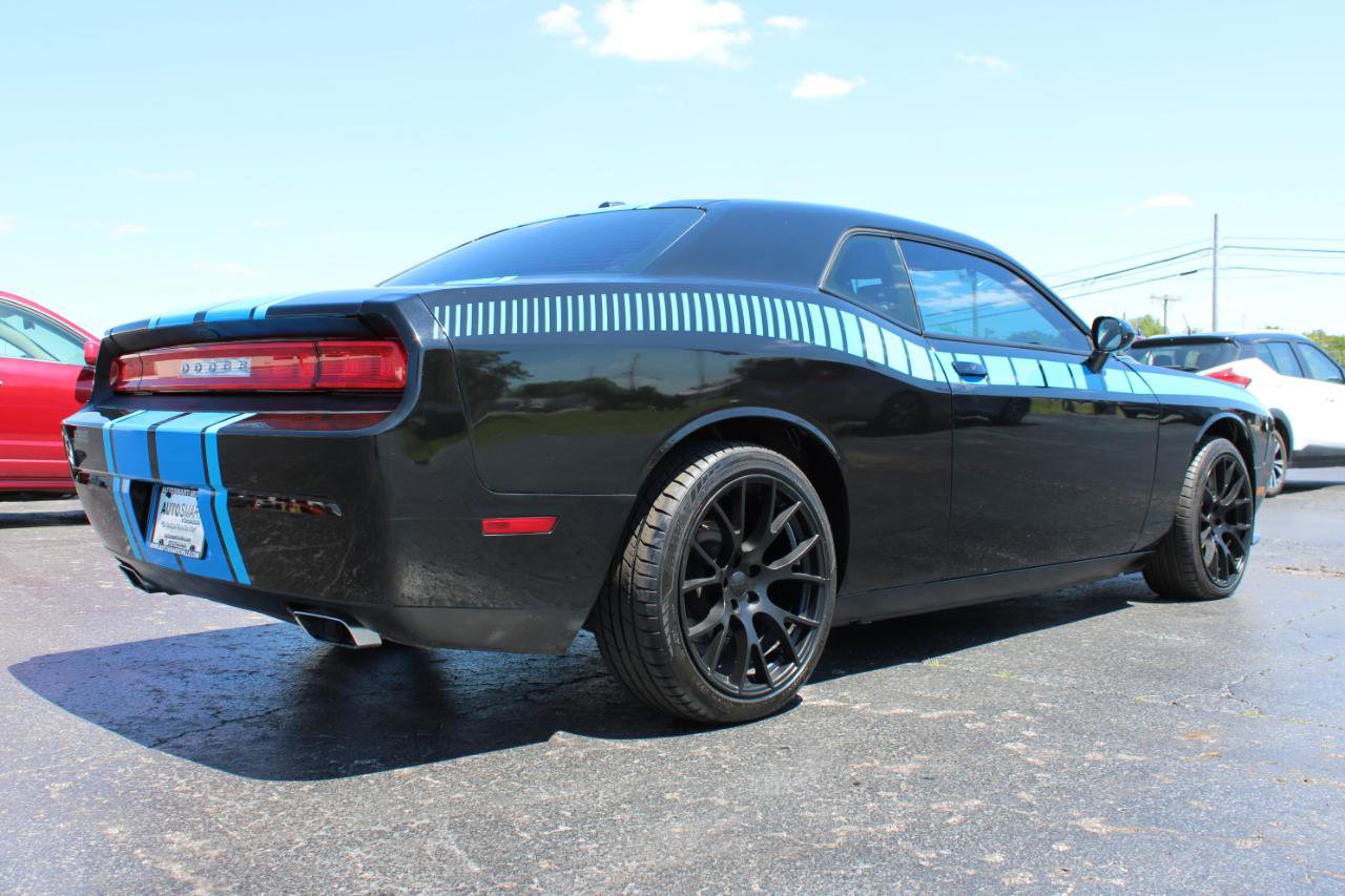 Used 2014 Dodge Challenger SXT RWD image 4