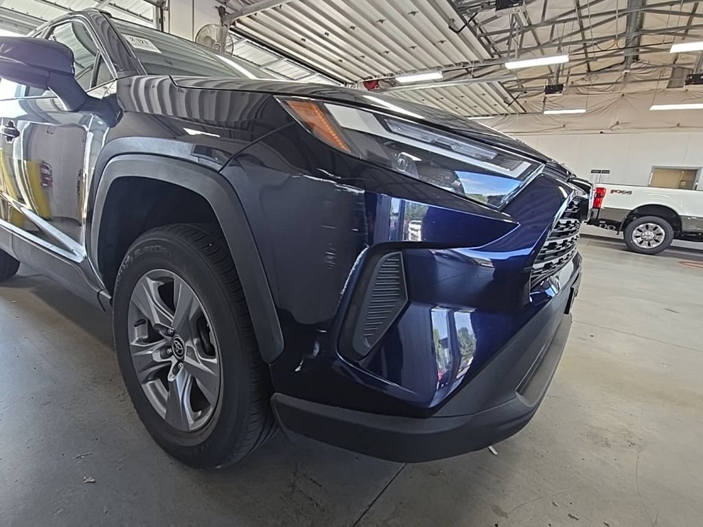Used 2022 Toyota RAV4 XLE AWD/4WD image 6