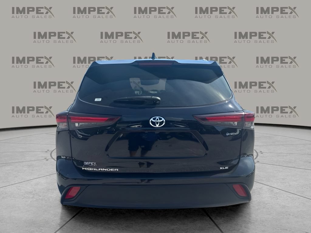 Used 2025 Toyota Highlander XLE AWD/4WD image 4