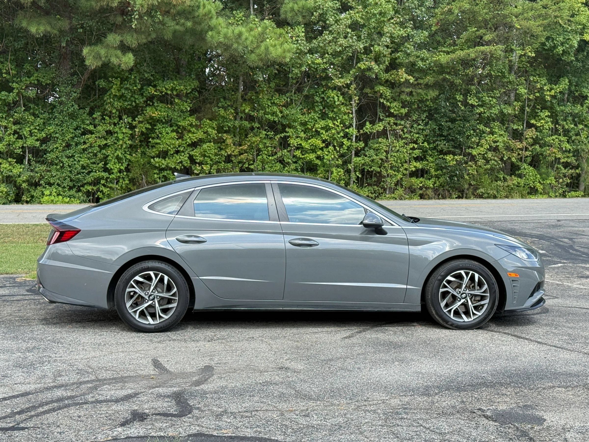 Used 2022 Hyundai Sonata SEL w/ Convenience Package FWD image 3