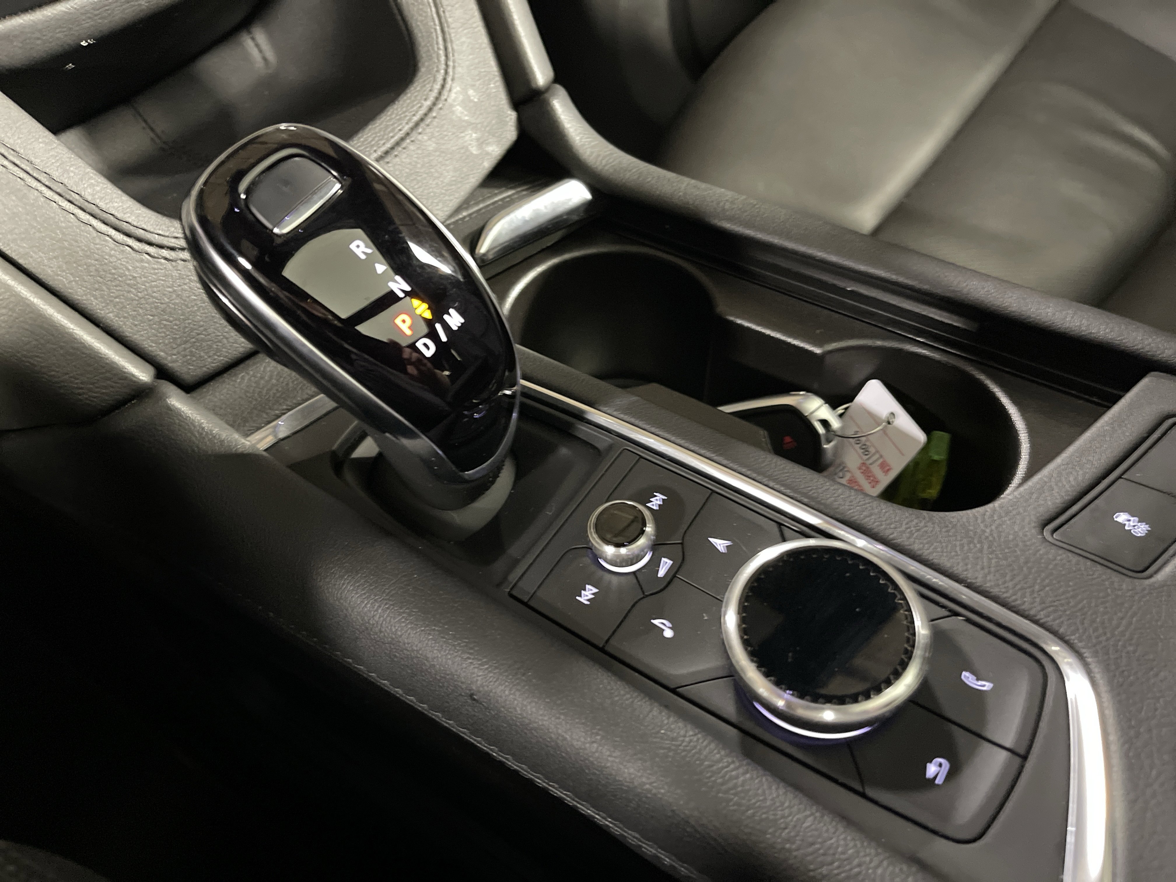 Used 2025 Cadillac XT6 Premium Luxury image 27