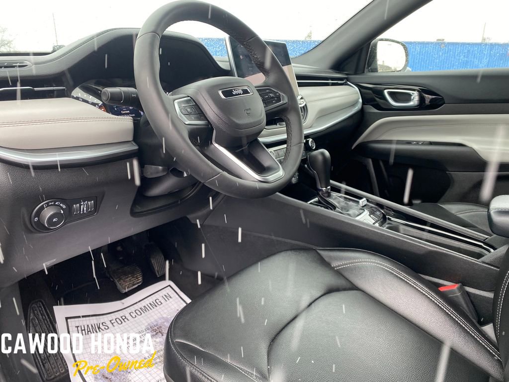 Used 2025 Jeep Compass Limited image 9