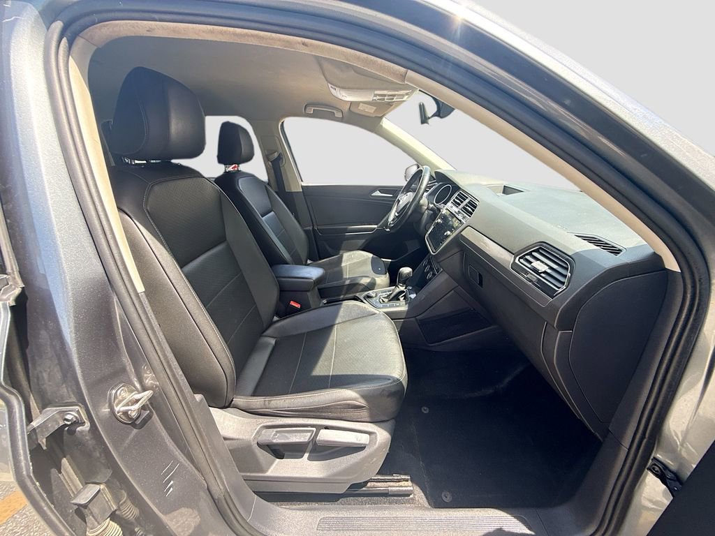 Used 2019 Volkswagen Tiguan SE AWD/4WD image 32