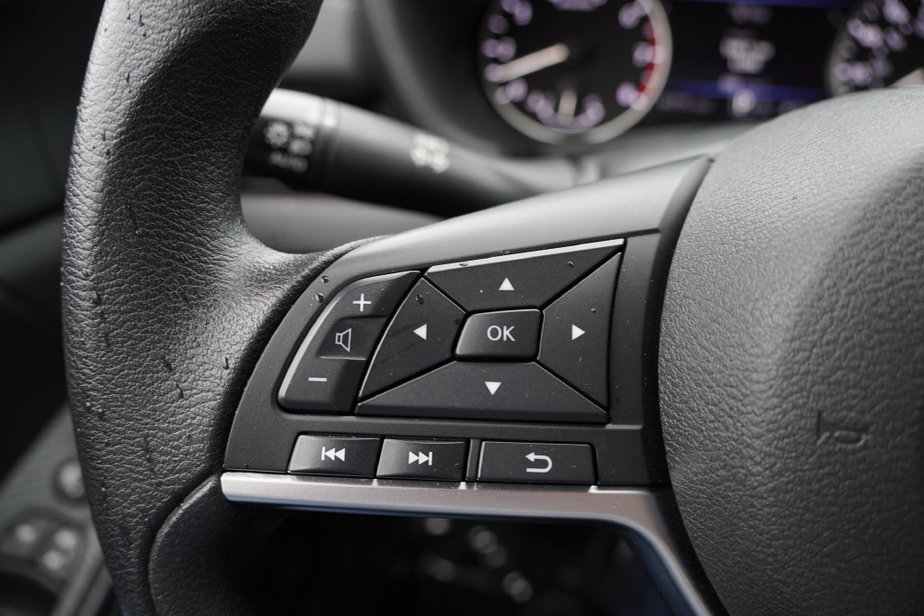 Used 2025 Nissan Sentra SV FWD image 27