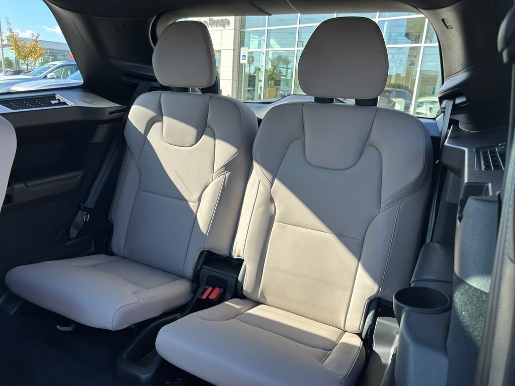 New 2026 Volvo XC90 B6 Plus w/ Protection Package AWD/4WD image 15
