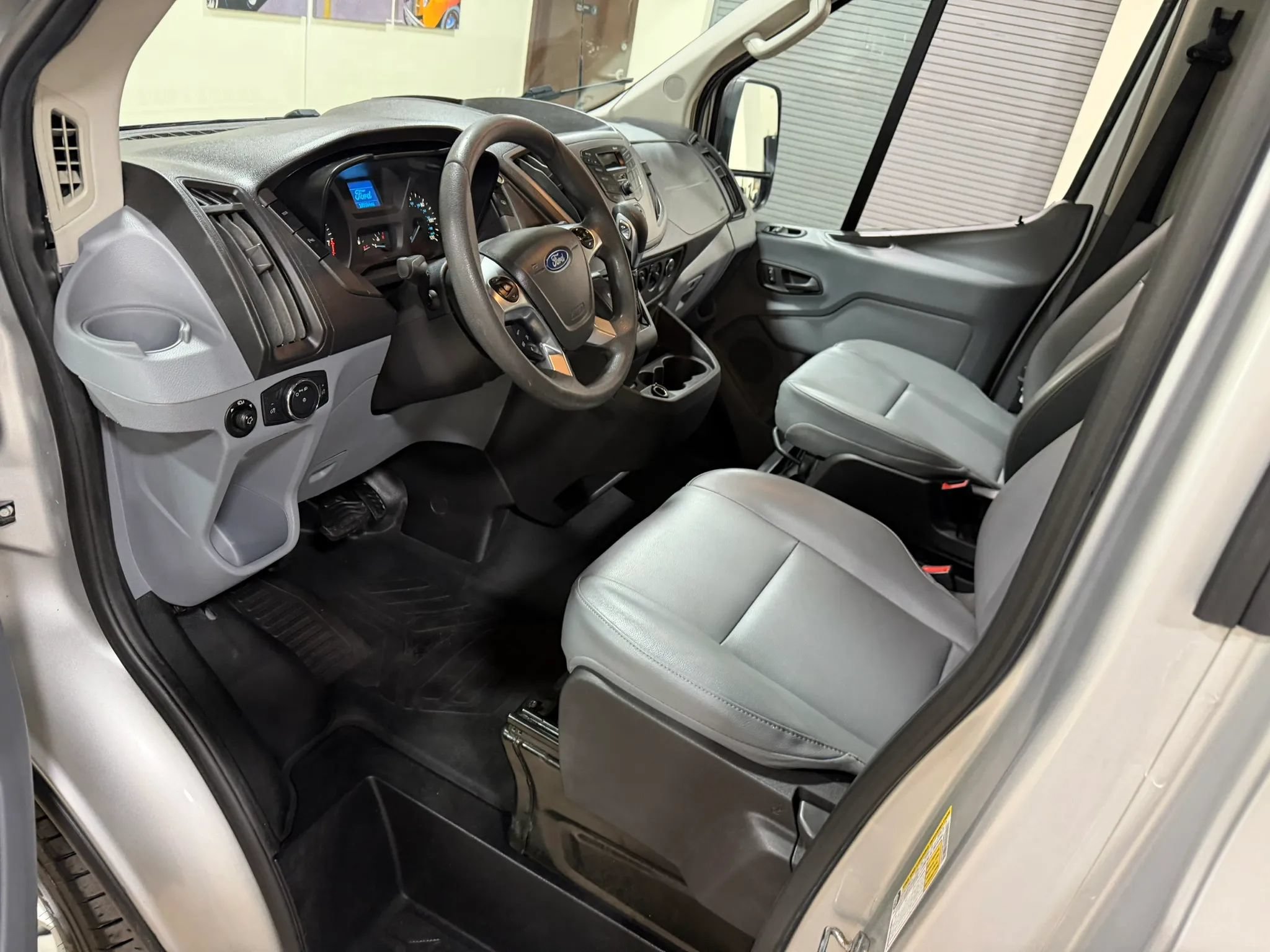 Used 2019 Ford Transit 150 XL RWD image 38