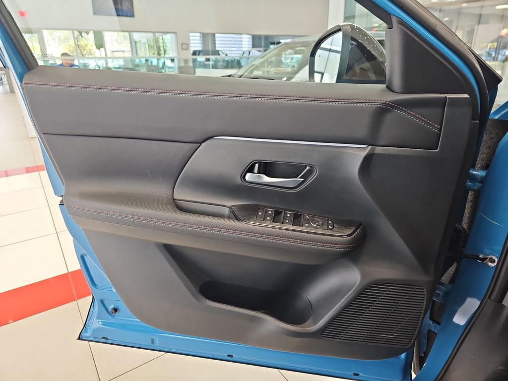 New 2026 Nissan Kicks SR FWD image 30