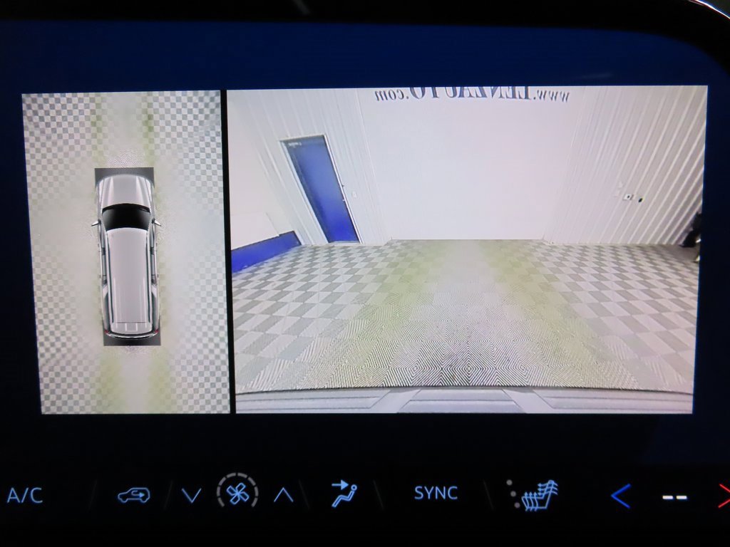 Used 2025 Chevrolet Suburban Z71 image 16