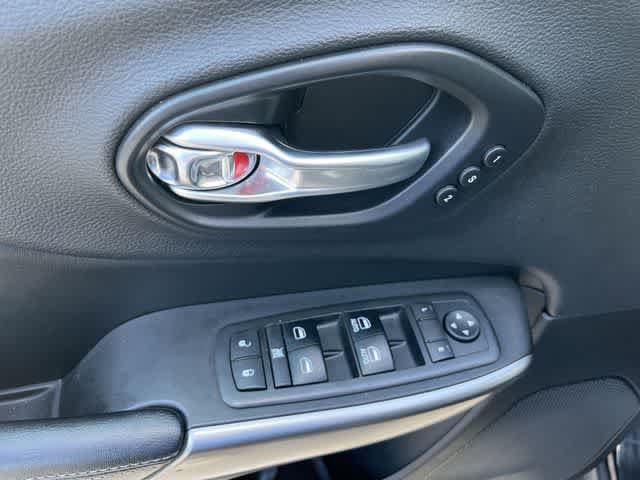 Certified 2019 Jeep Cherokee Limited AWD/4WD image 32