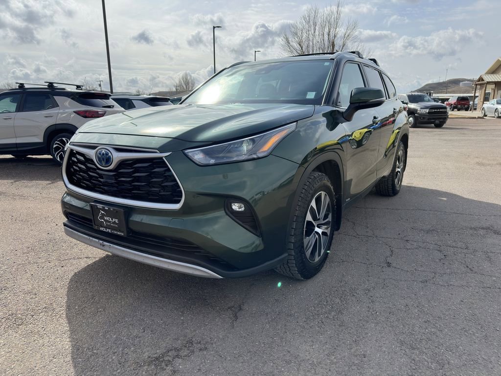Used 2023 Toyota Highlander XLE image 3