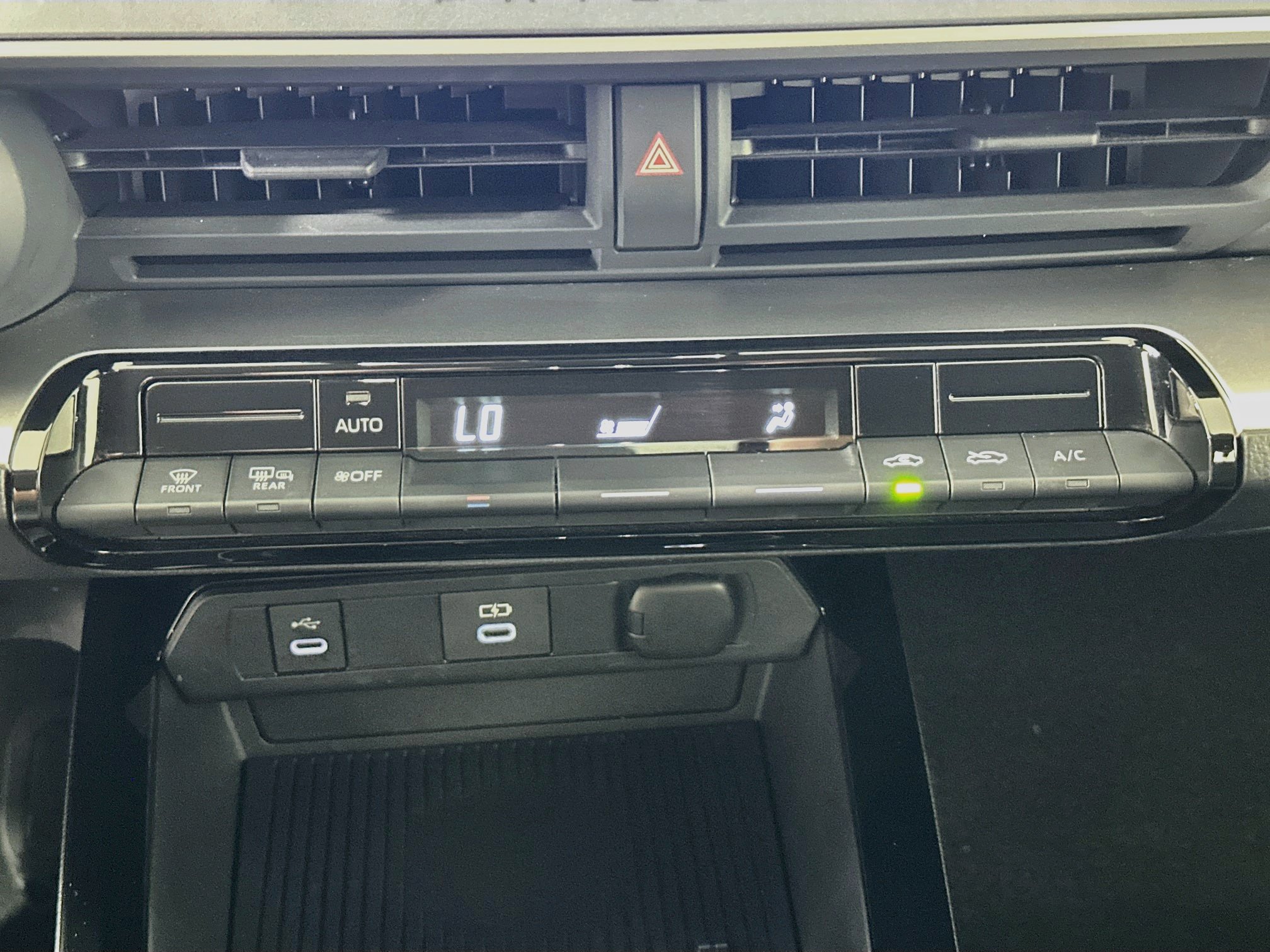 Used 2025 Toyota Prius LE FWD image 24