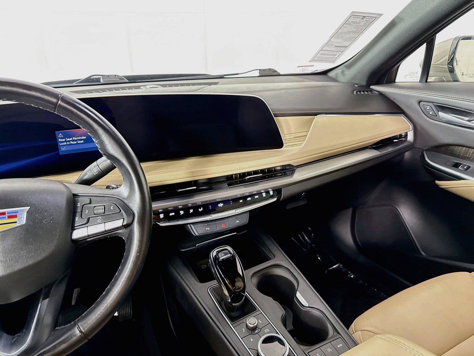 Used 2025 Cadillac XT4 Premium Luxury FWD image 33