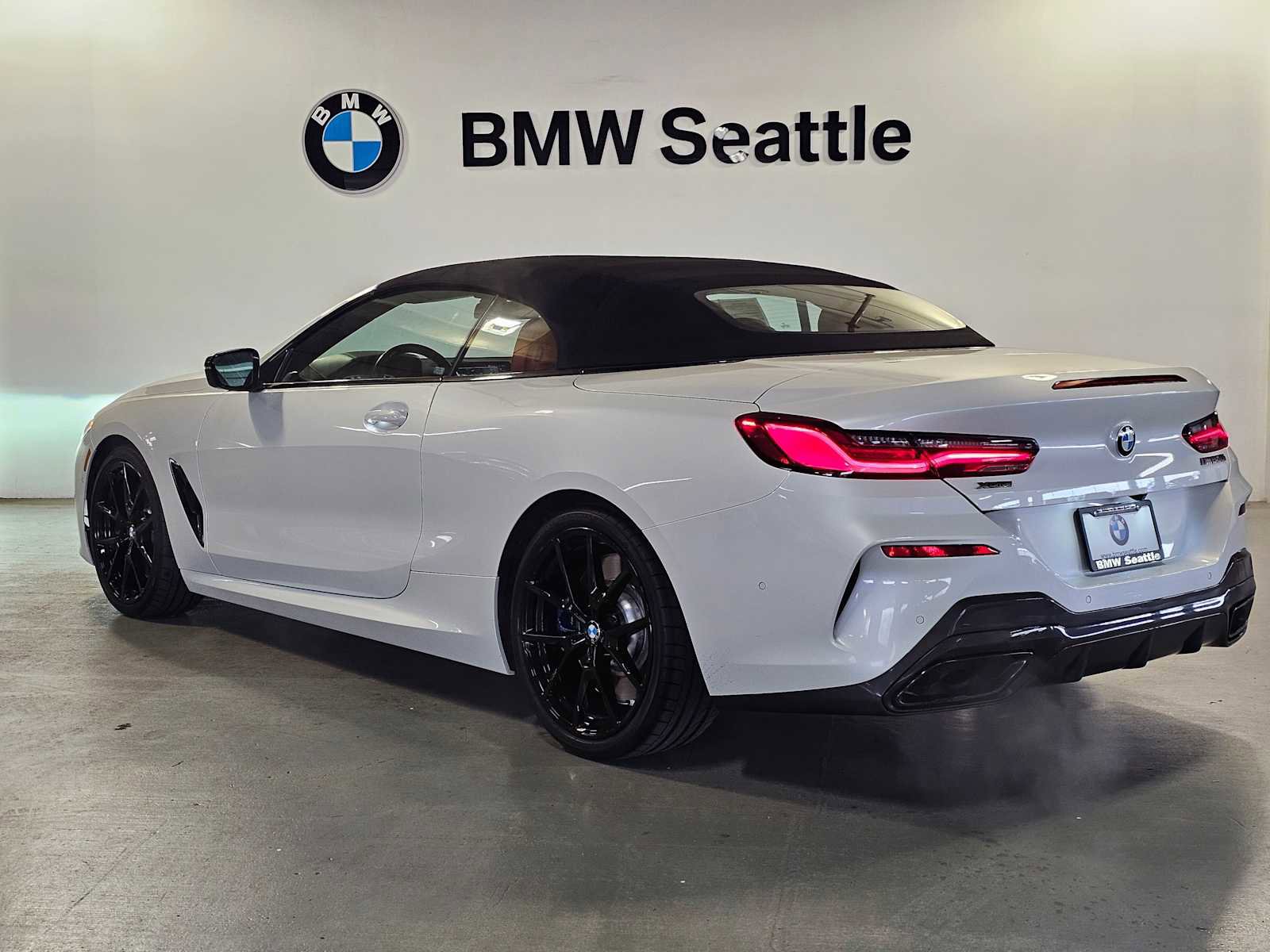 Used 2019 BMW M850i xDrive M850i xDrive w/ M Carbon Exterior Package image 4