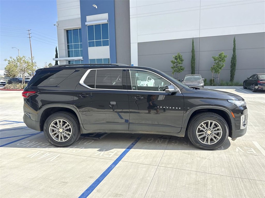 Used 2023 Chevrolet Traverse LT image 2
