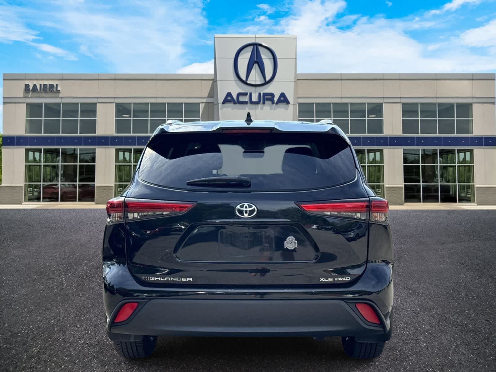 Used 2022 Toyota Highlander XLE AWD/4WD image 4