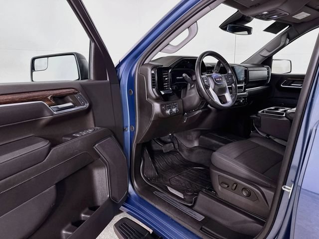 Used 2024 GMC Sierra 1500 Elevation w/ LPO, Elevation Black Package AWD/4WD image 3