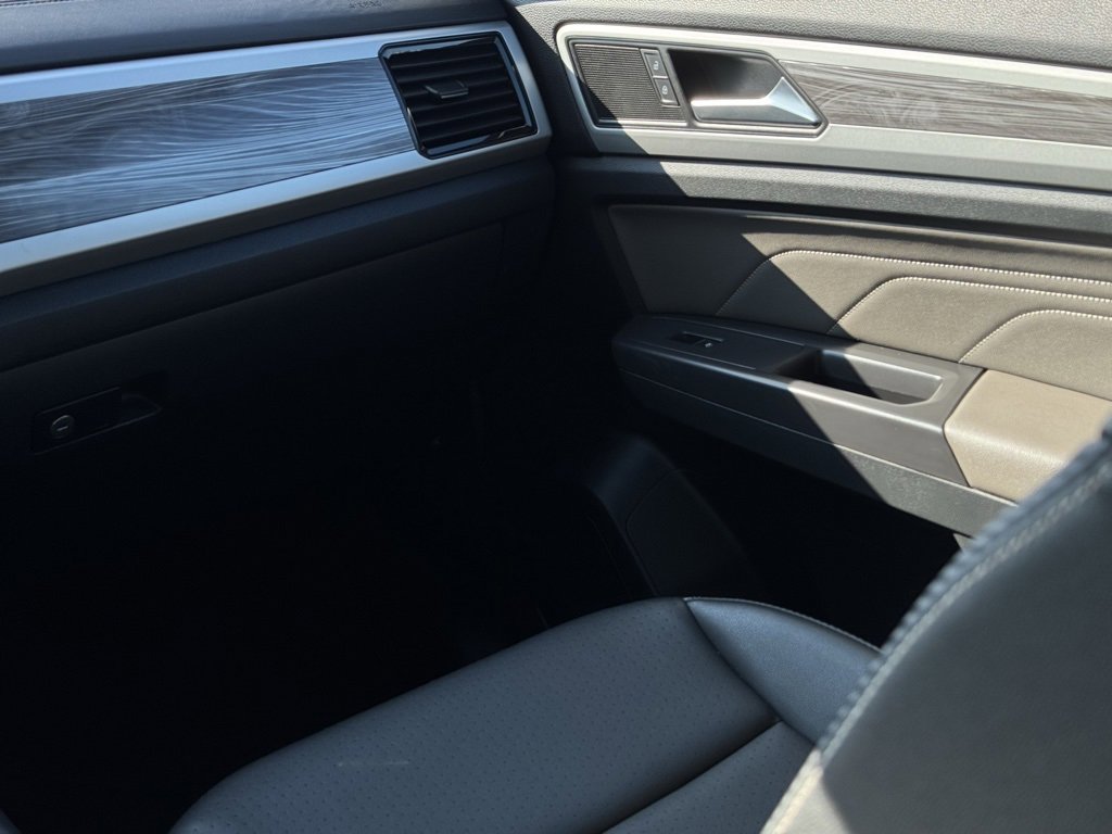 Used 2023 Volkswagen Atlas Cross Sport SE image 30