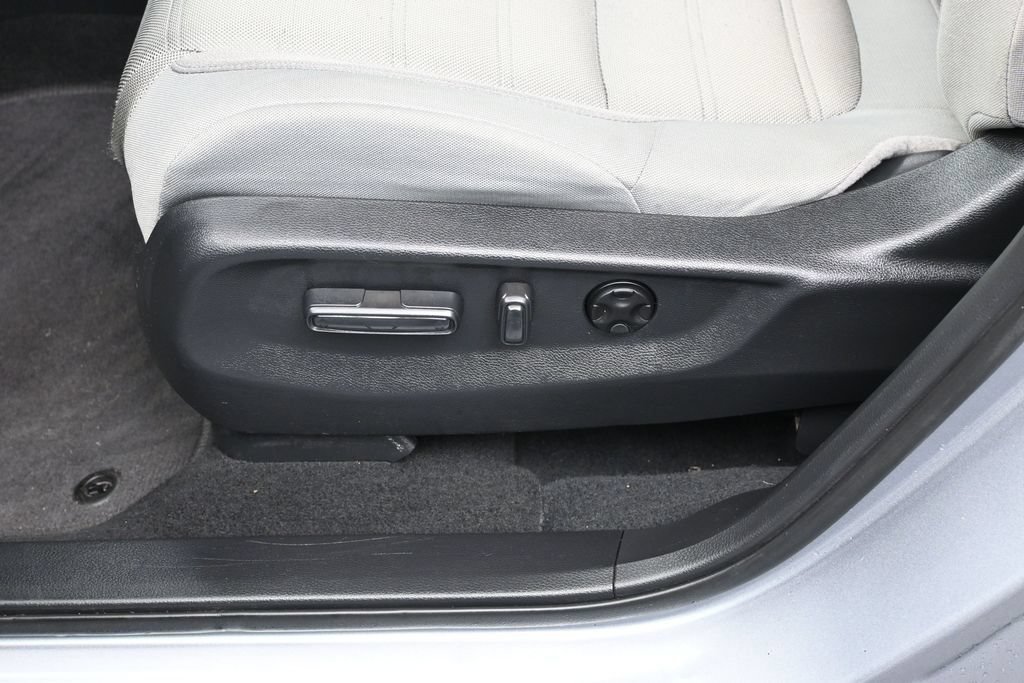 Used 2019 Honda CR-V EX image 17