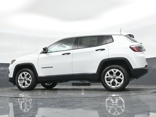 Used 2025 Jeep Compass Sport image 39
