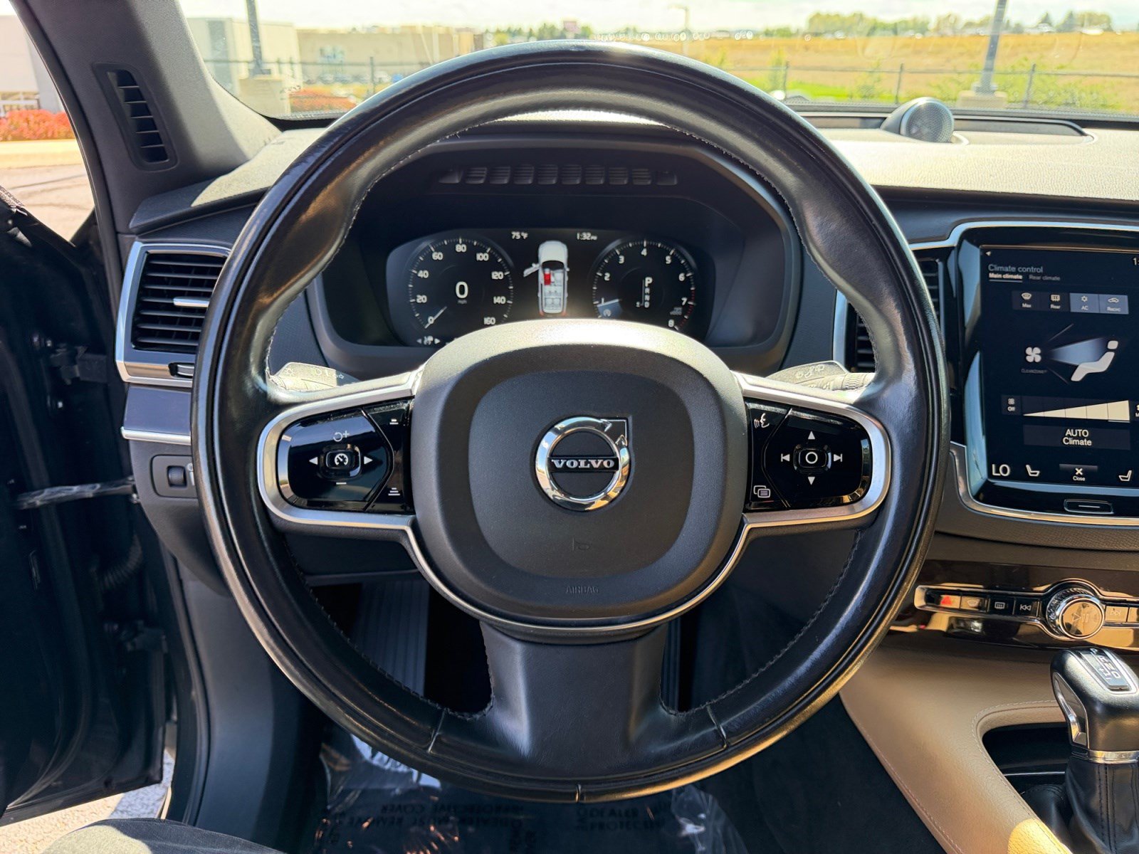Used 2017 Volvo XC90 T6 Momentum w/ Vision Package AWD/4WD image 9