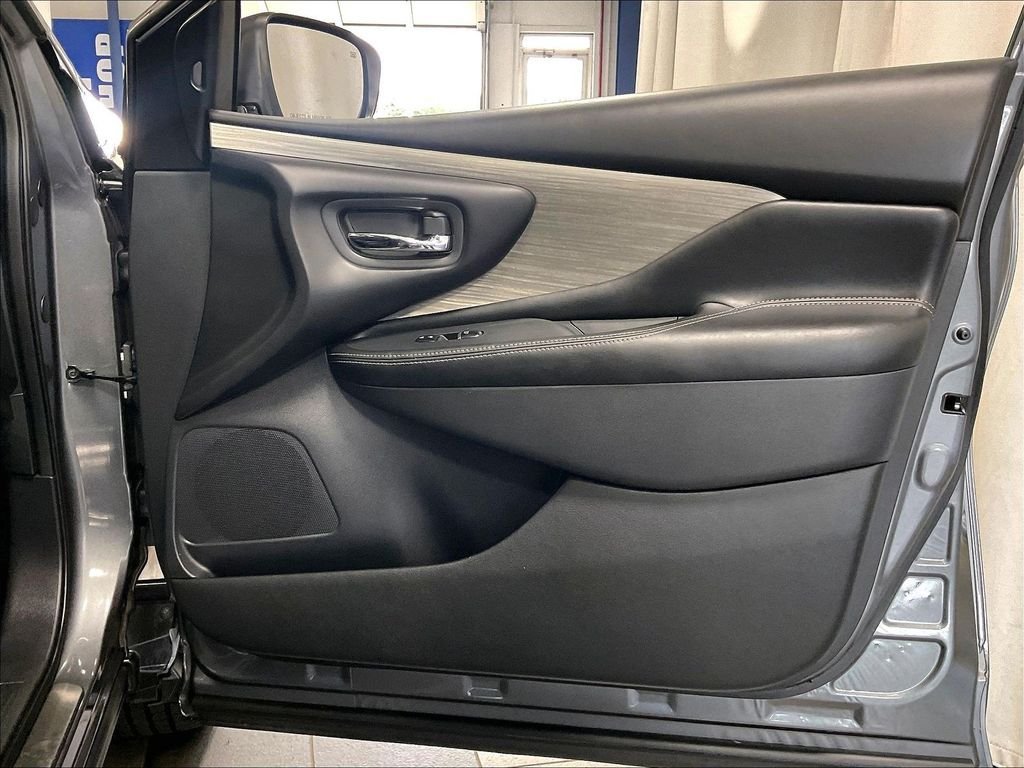 Used 2018 Nissan Murano SL w/ Moonroof Package AWD/4WD image 12