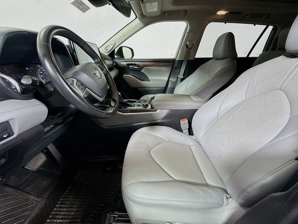 Used 2022 Toyota Highlander Platinum AWD/4WD image 21