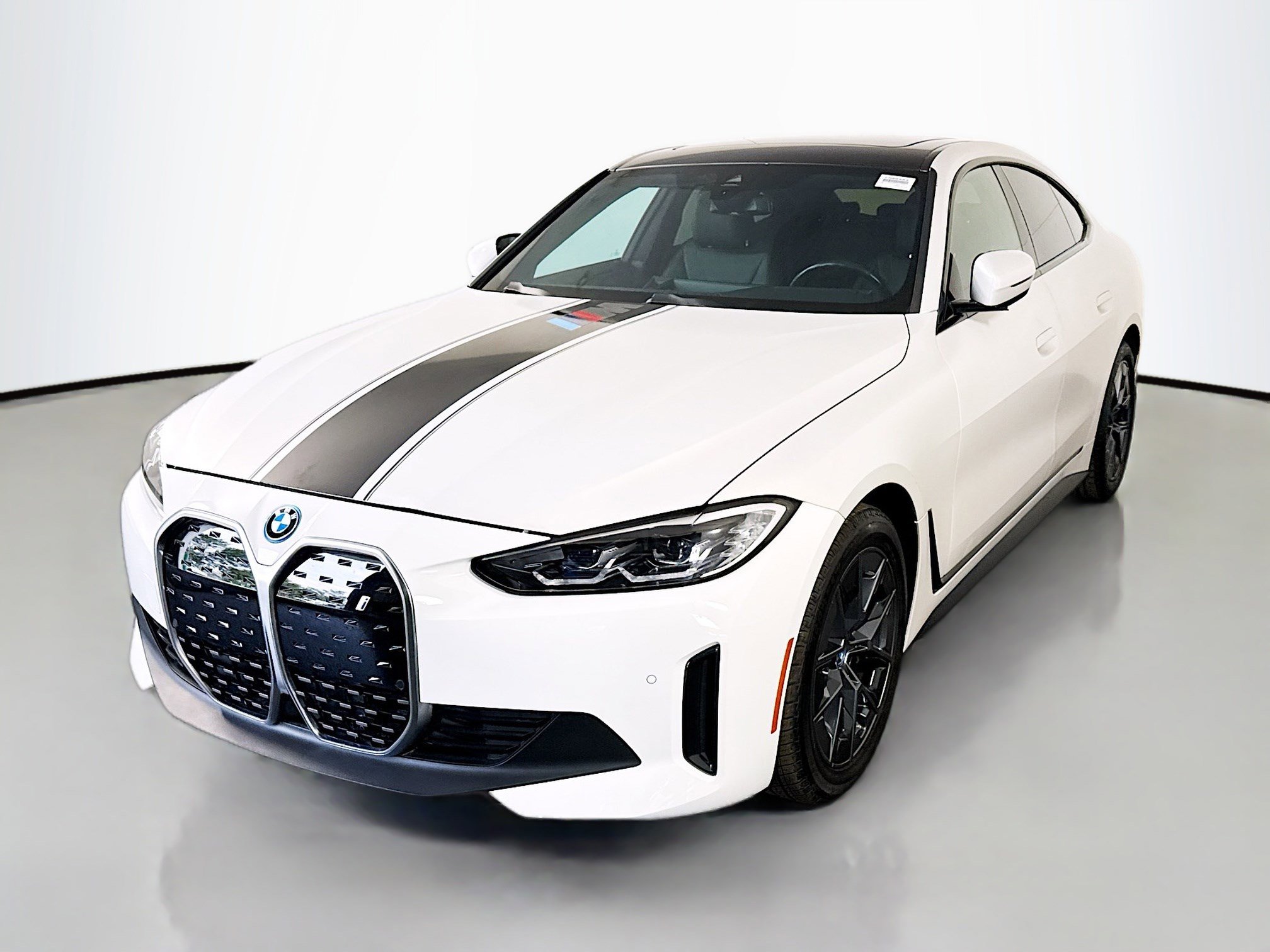 Used 2023 BMW i4 eDrive40 RWD image 4