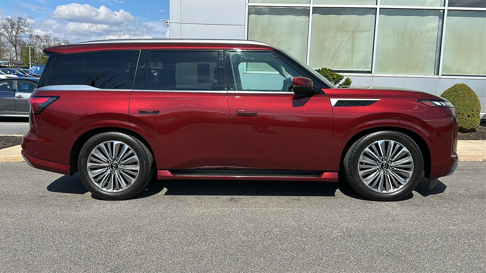 Used 2025 INFINITI QX80 Sensory image 30