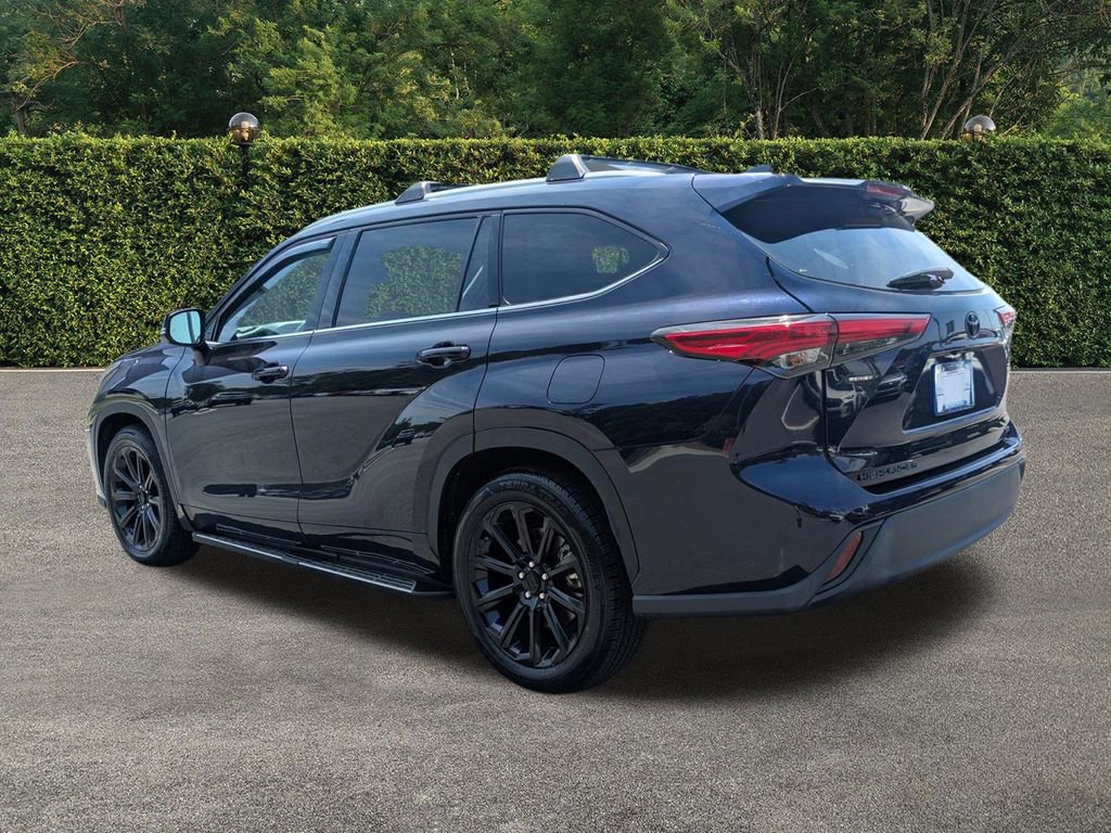 Used 2021 Toyota Highlander XLE FWD image 6