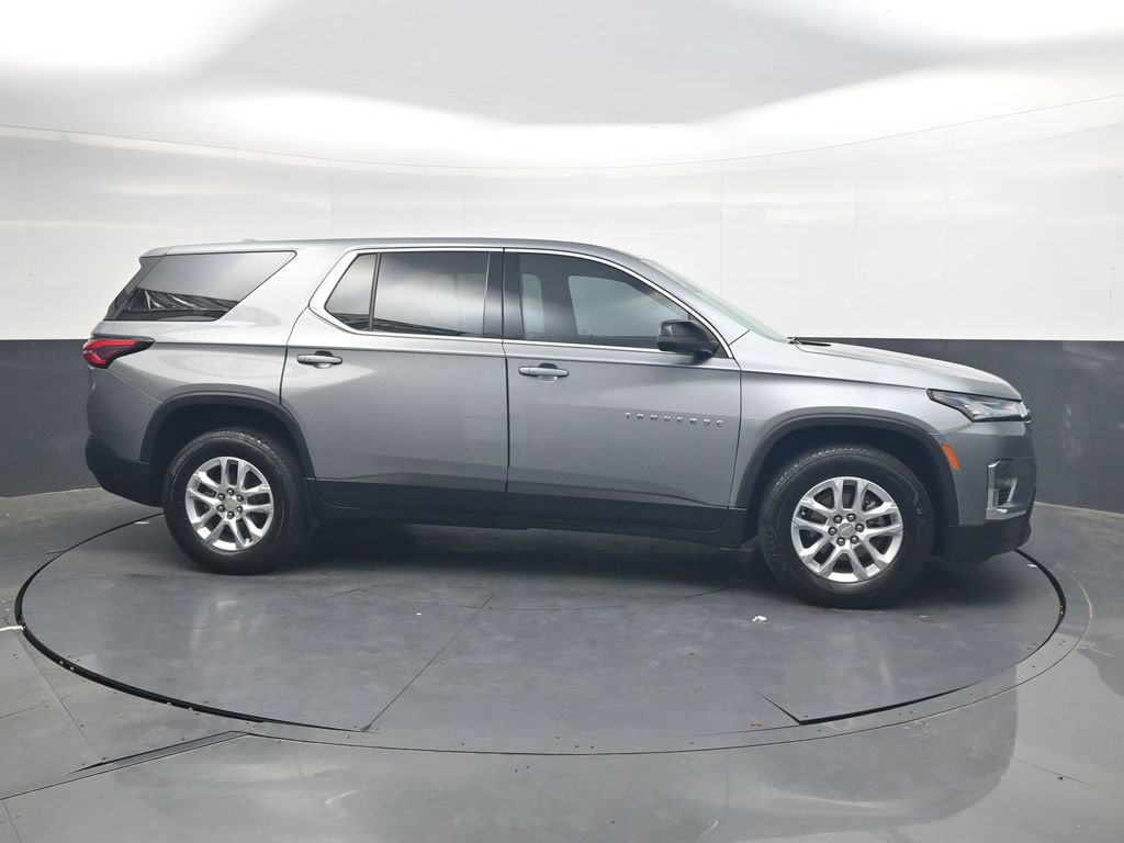 Used 2023 Chevrolet Traverse LS FWD image 4