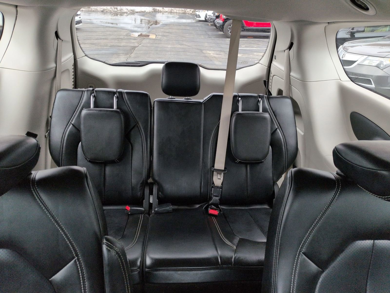 Used 2023 Chrysler Pacifica Touring-L image 18