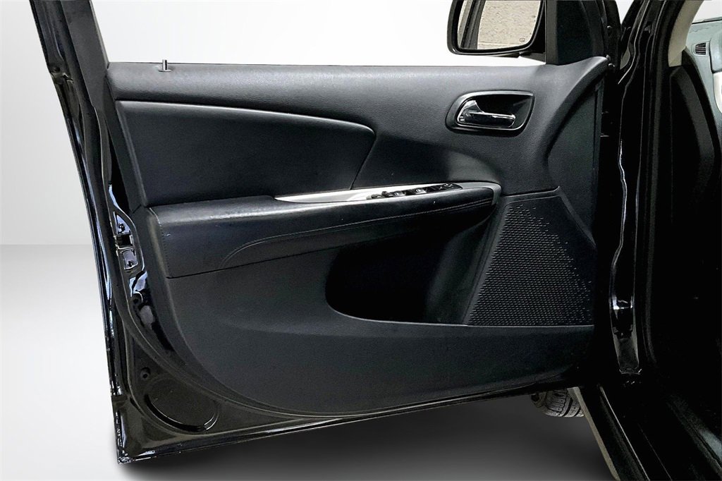 Used 2015 Dodge Journey SXT w/ Flexible Seating Group image 18