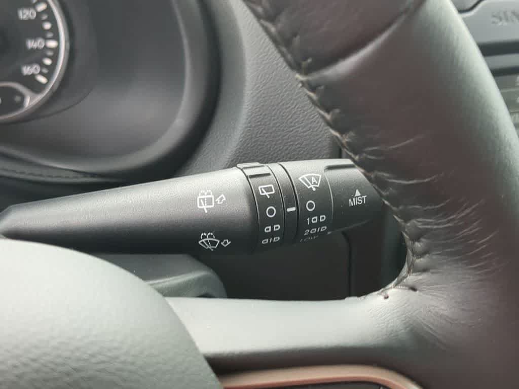 Used 2017 Jeep Renegade Latitude w/ Cold Weather Group AWD/4WD image 23