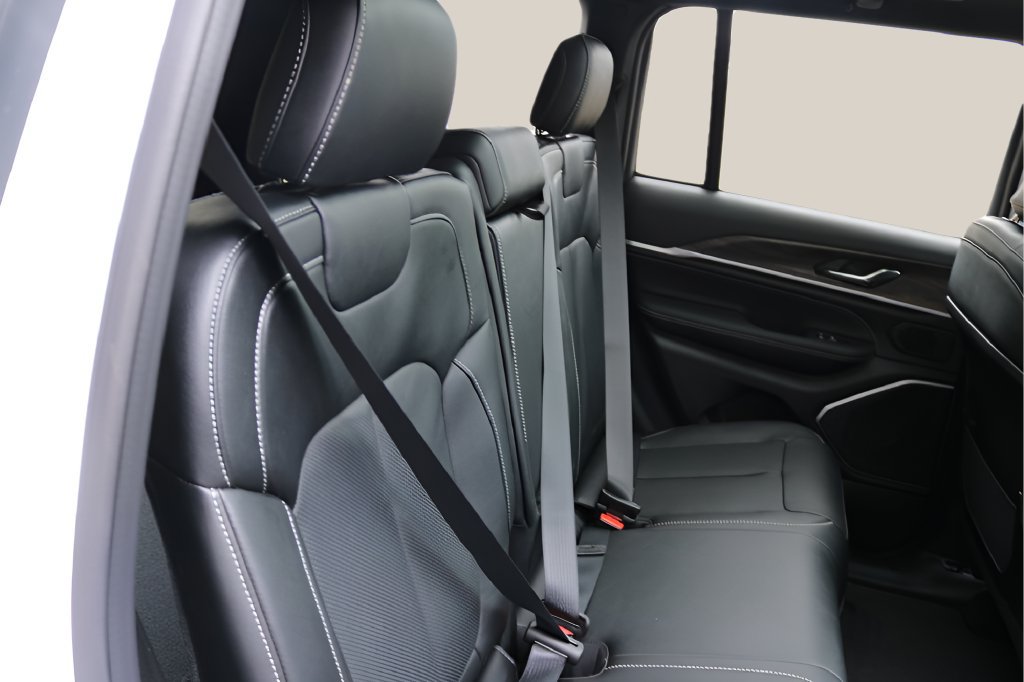 New 2027 Jeep Grand Cherokee Limited AWD/4WD image 18