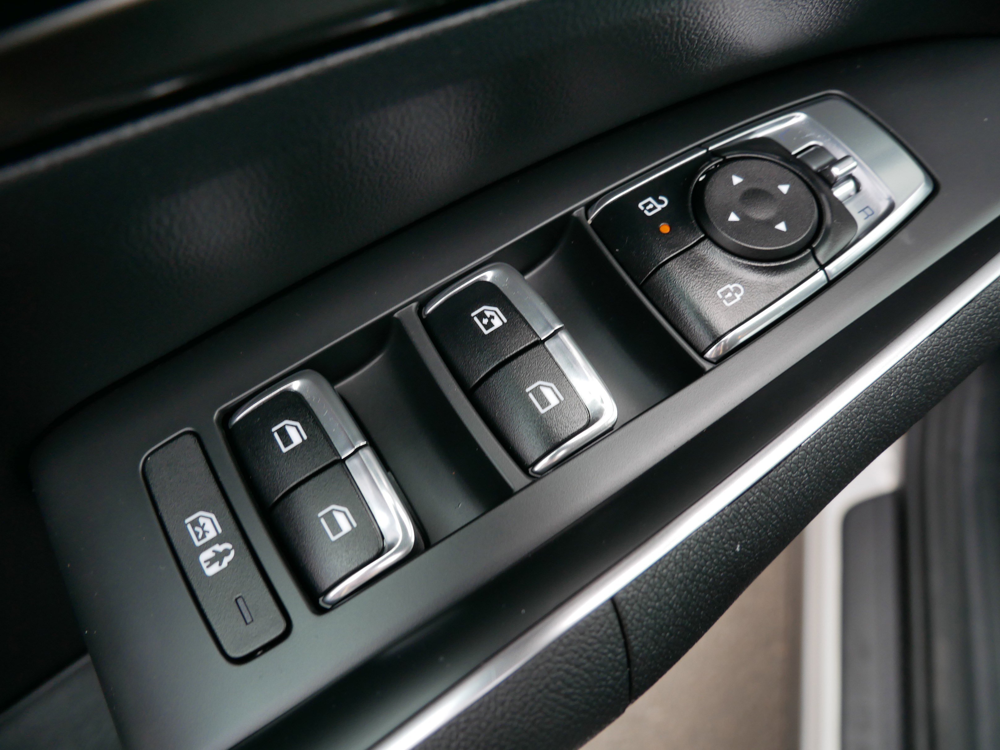 Used 2025 Kia Sorento EX image 19