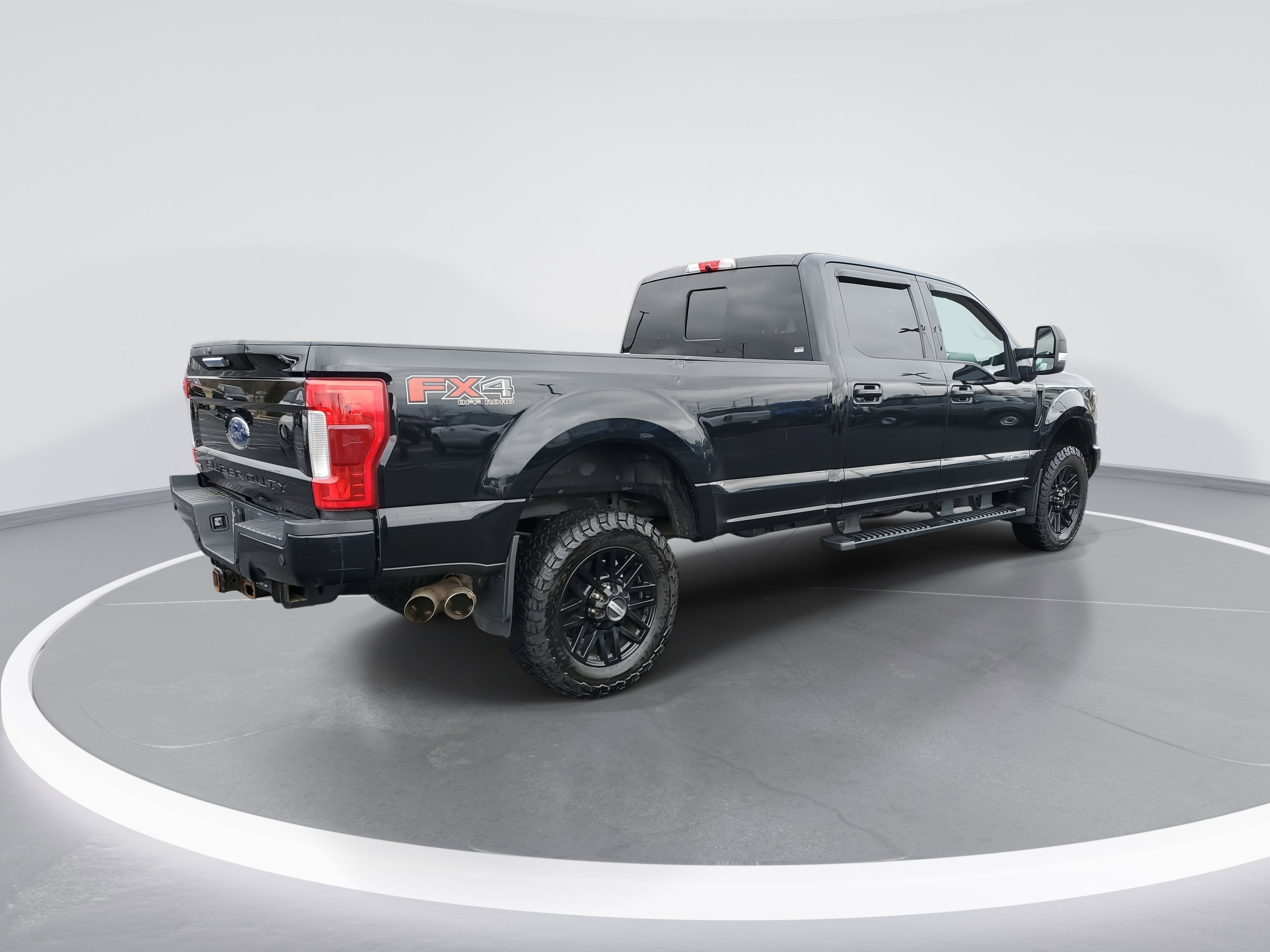 Used 2019 Ford F350 Lariat image 4