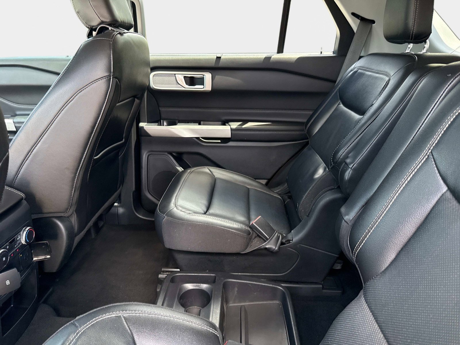Used 2021 Ford Explorer Limited w/ Equipment Group 301A RWD image 13