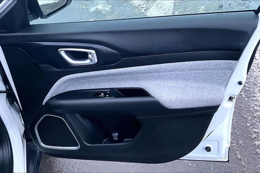 Used 2024 Jeep Compass Latitude image 24