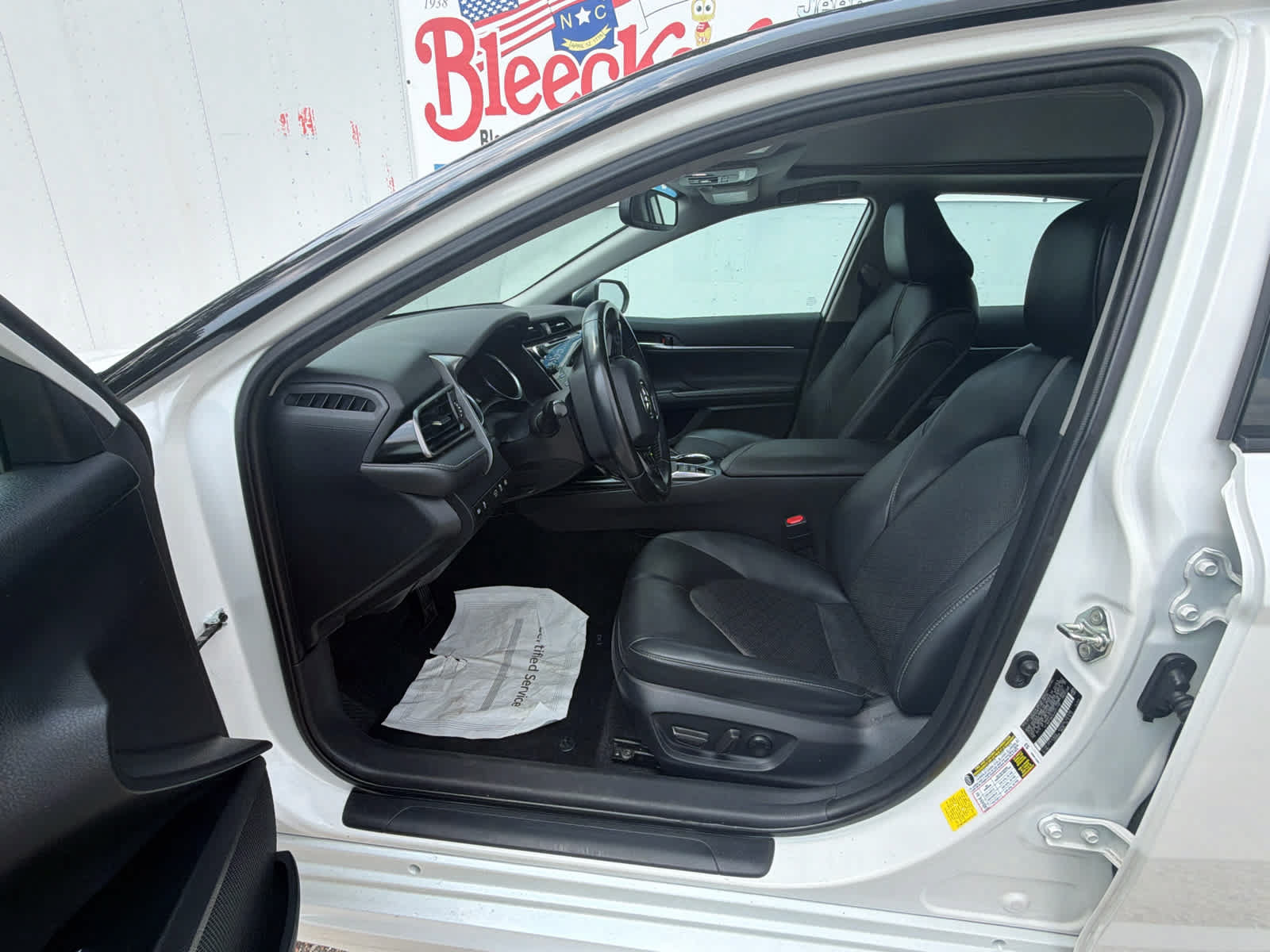 Used 2020 Toyota Camry XSE FWD image 19