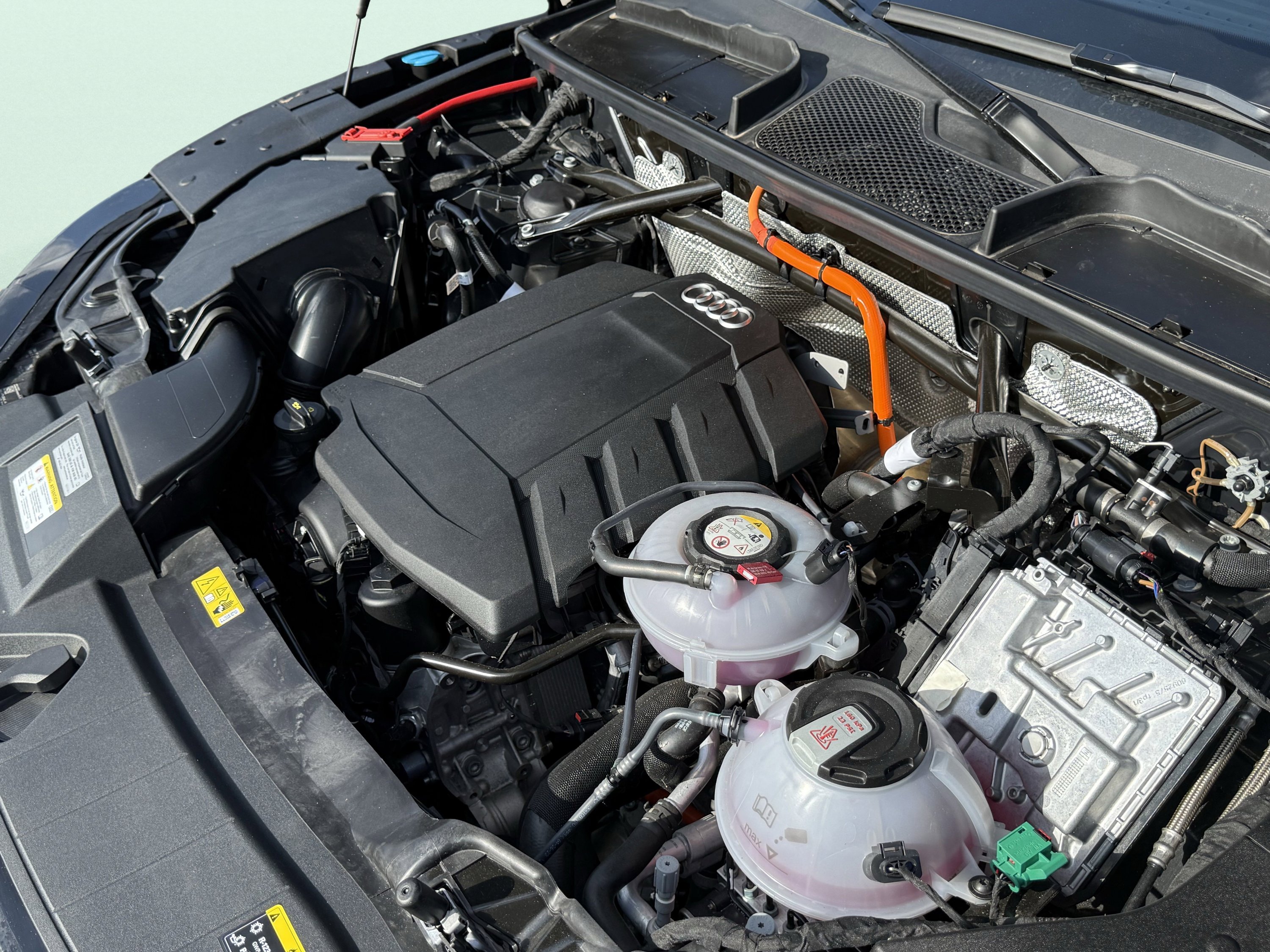 Used 2024 Audi Q5 e Premium w/ Convenience Package image 17