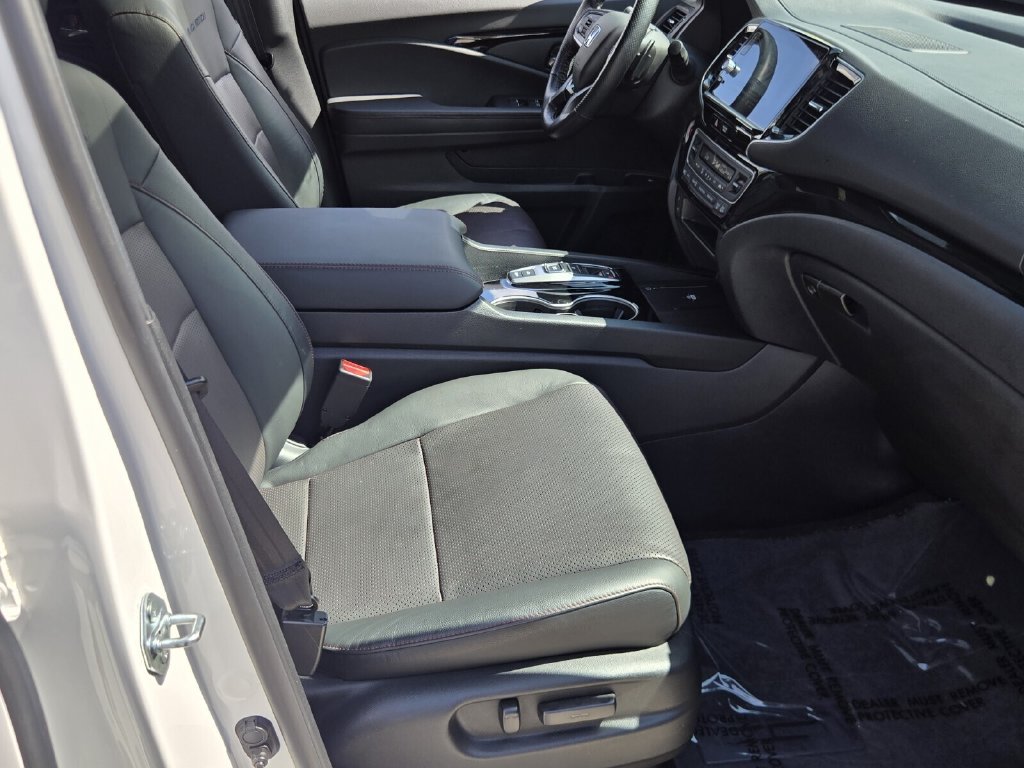 Certified 2025 Honda Ridgeline Black Edition image 16