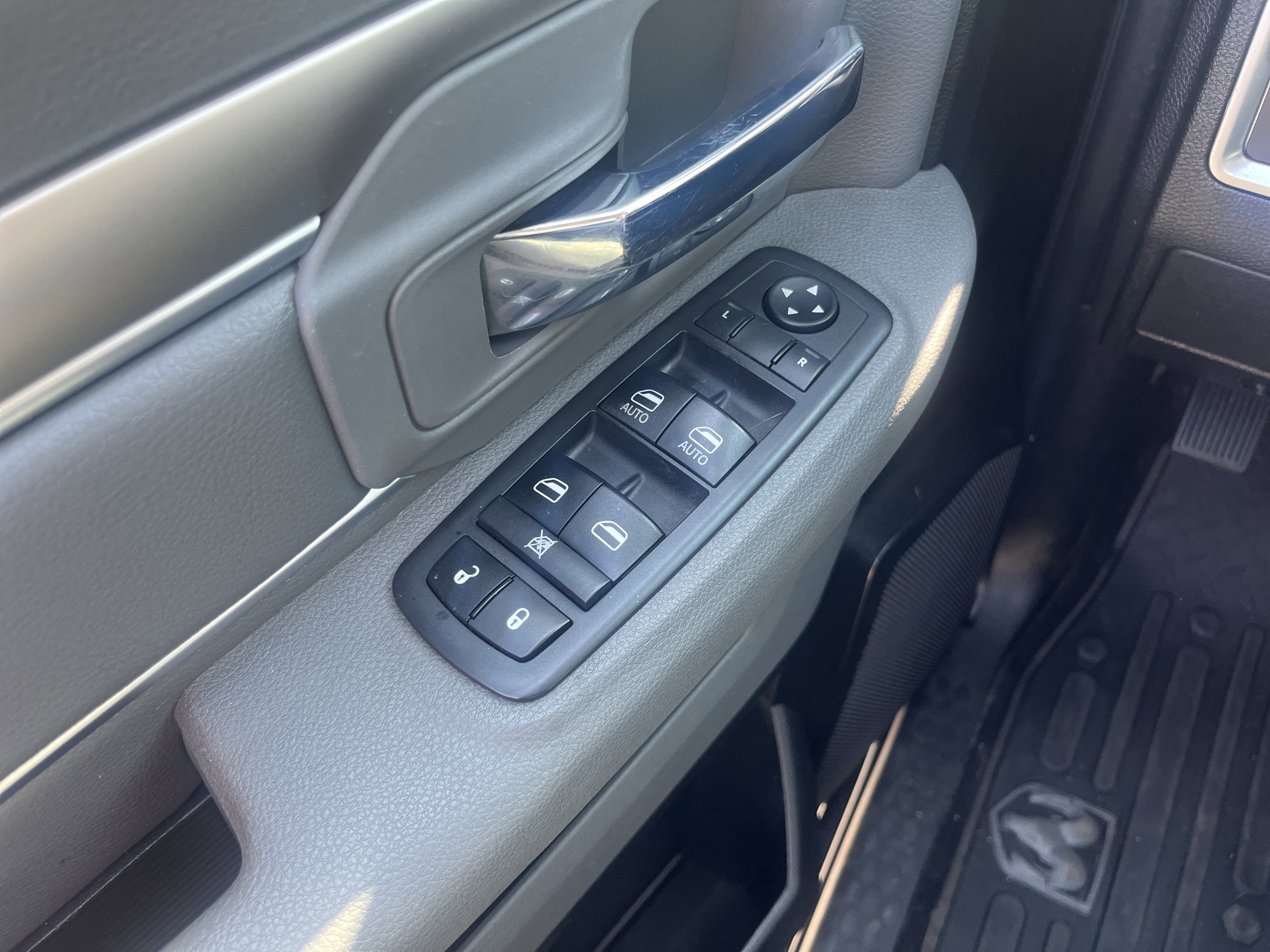 Used 2019 RAM 1500 Classic Warlock AWD/4WD image 3