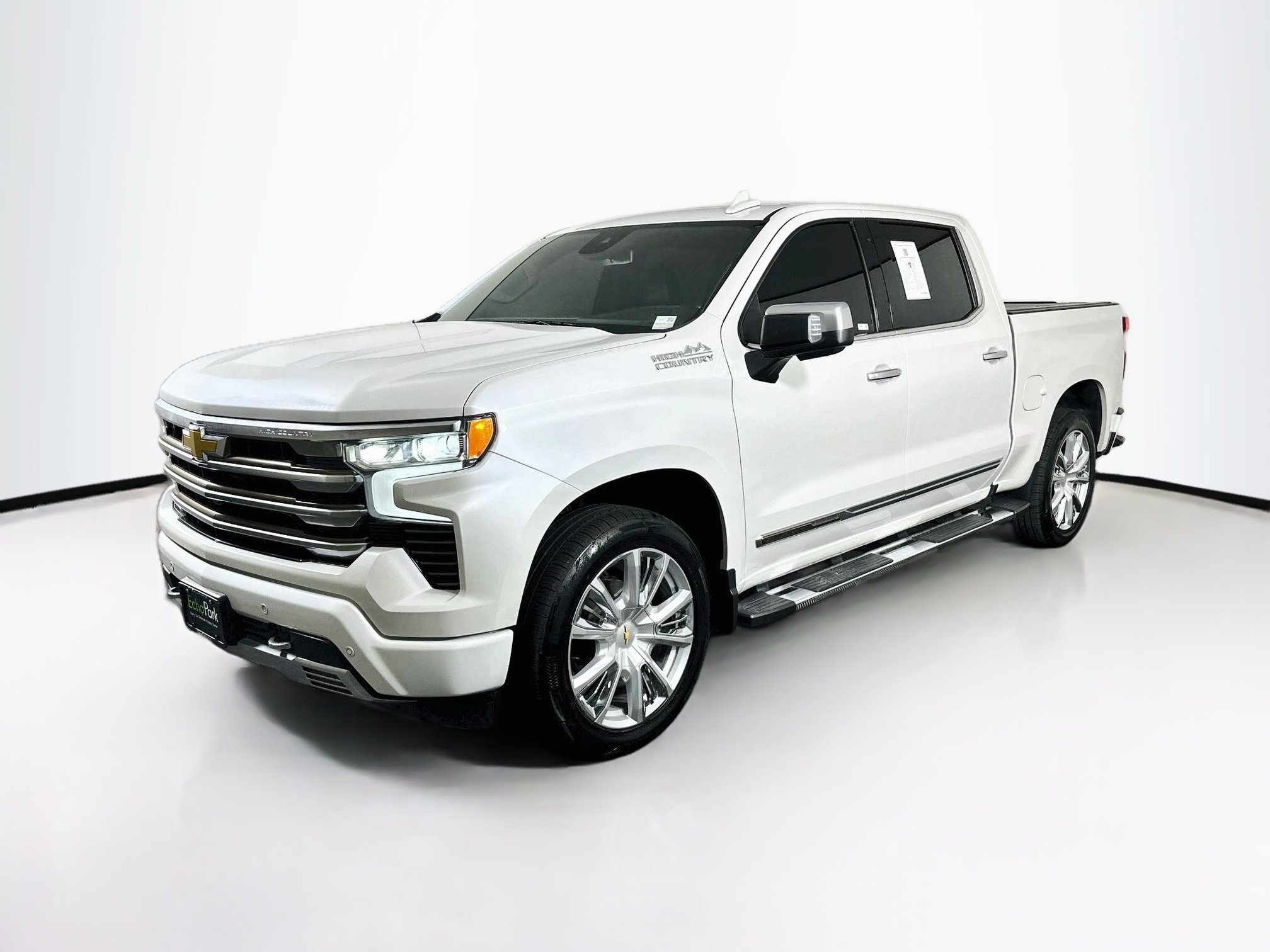 Used 2022 Chevrolet Silverado 1500 High Country w/ High Country Premium Package AWD/4WD image 3