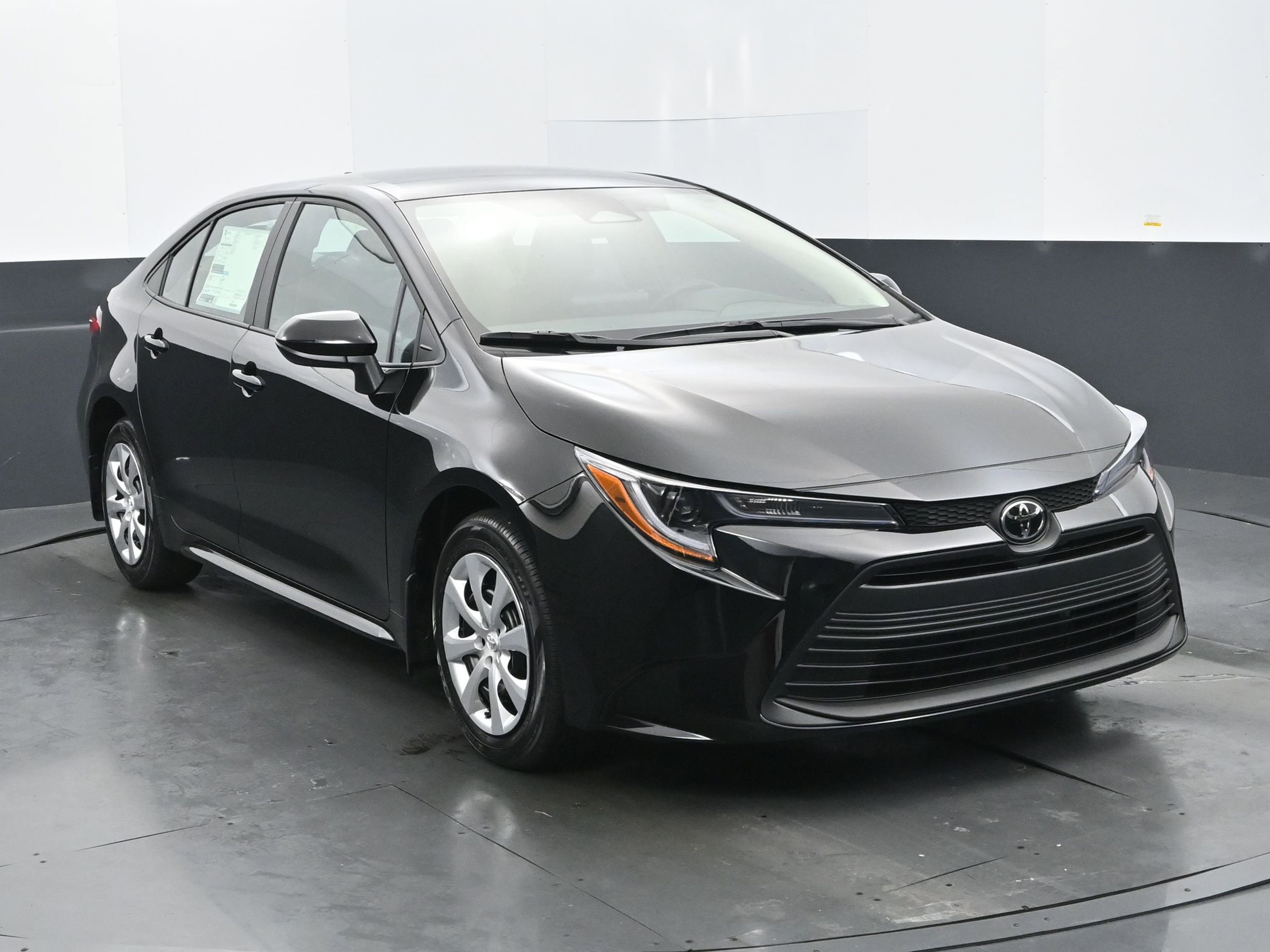 Used 2025 Toyota Corolla LE image 7