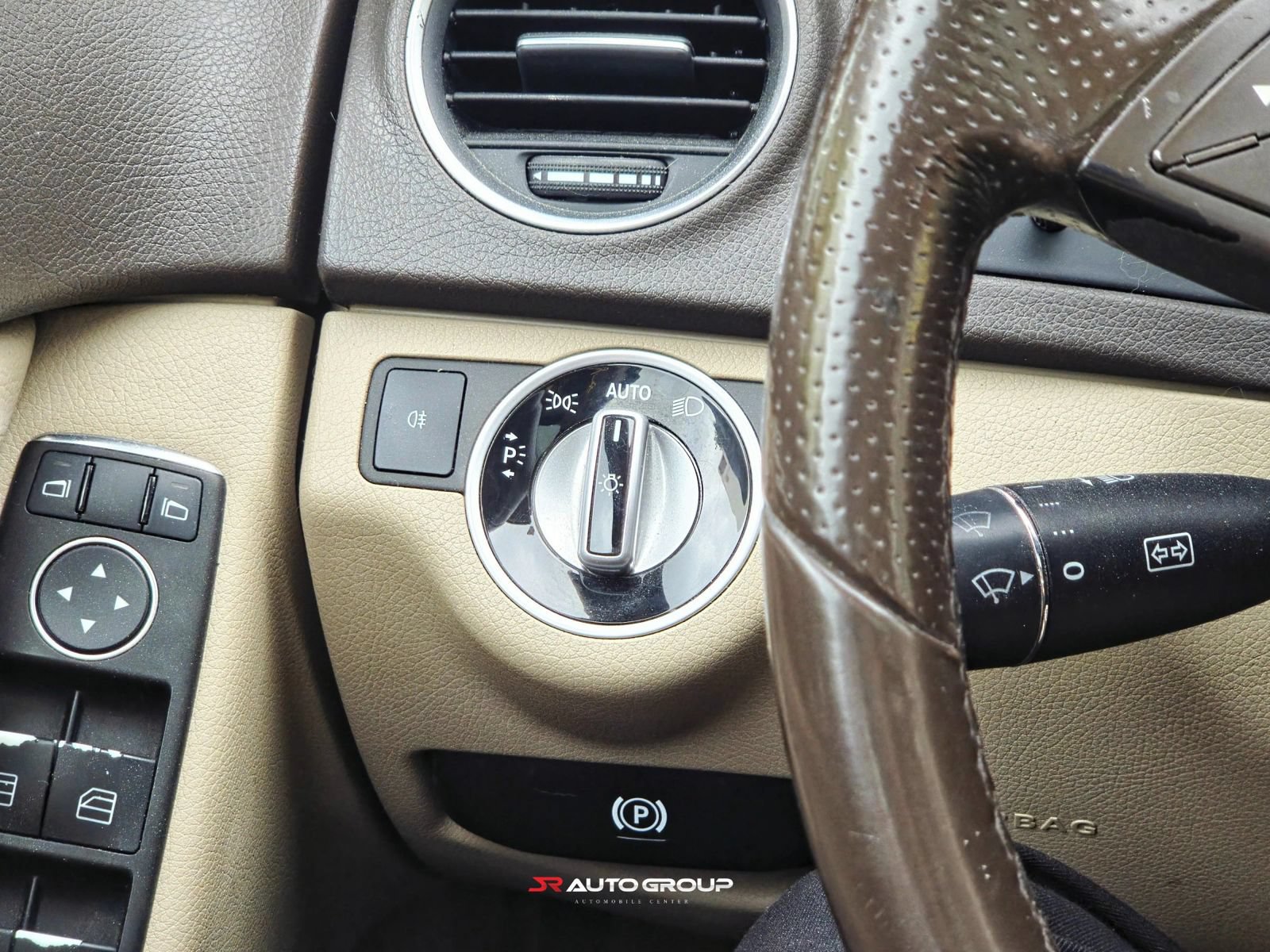 Used 2012 Mercedes-Benz C 300 4MATIC Sedan image 30