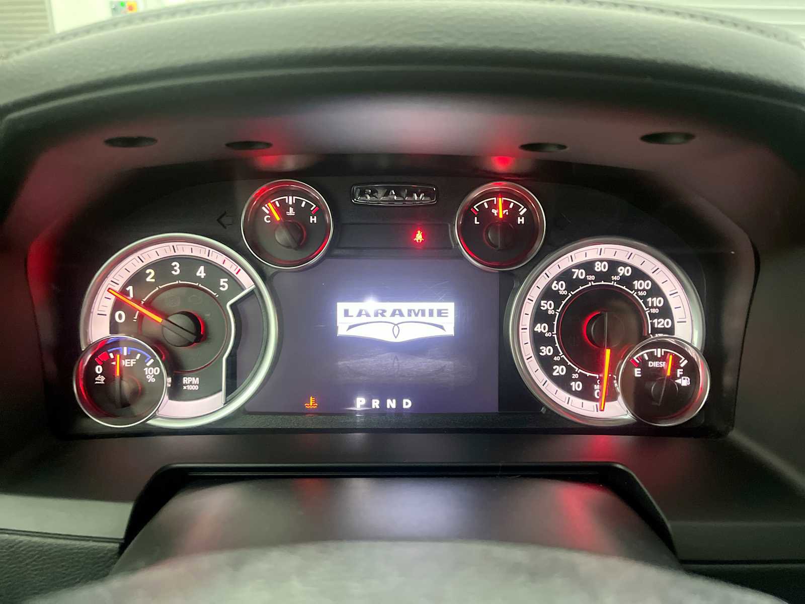 Used 2018 RAM 1500 Laramie w/ Convenience Group AWD/4WD image 16