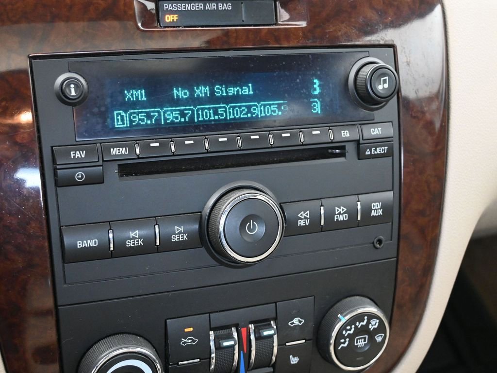 Used 2011 Chevrolet Impala LT w/ Luxury Edition Package FWD image 27